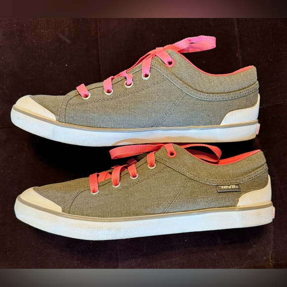 Teva Freewheel Canvas Shoe- Size 9.5 - Picture 2 of 8